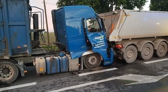 Wypadek na DK12. Zderzyły się ciężarówki