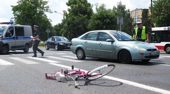 Dwa wypadki w Piotrkowie. Poszkodowani kobieta i dziecko