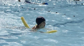 Obowiązkowa nauka pływania &#8211; czy to dobry pomysł?