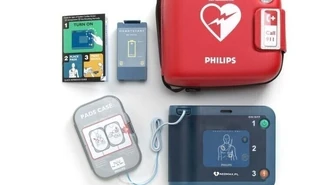 Defibrylator na budynku Urzędu Miasta w Piotrkowie. Gdzie jeszcze pojawią się urządzenia ratujące życie?