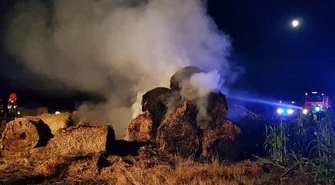 Pożar w gminie Moszczenica. Płonęły baloty słomy