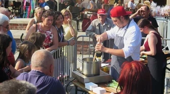 Jedni gotują, inni próbują nalewek. Trwa Festiwal Smaku