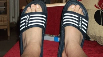 Na włamanie przyszedł boso, więc ukradł klapki sąsiada