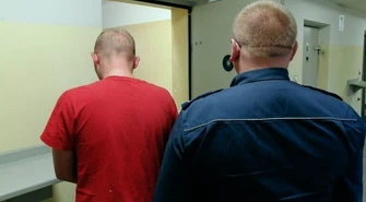 Niechcice: Zniszczył wiatę przystankową, bo&#8230; musiał rozładować emocje