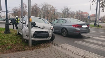 Wjechał na czerwonym świetle i doprowadził do kolizji