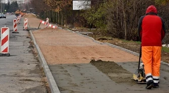 Ścieżka rowerowa i nowy chodnik na Wroniej