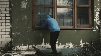 Fala kradzieży z włamaniem w mieście i powiecie. Mieszkańcy, bądźcie czujni!