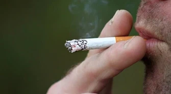 Każdy wypalony papieros to 11 minut mniej życia. Palacze żyją nawet o 15 lat krócej