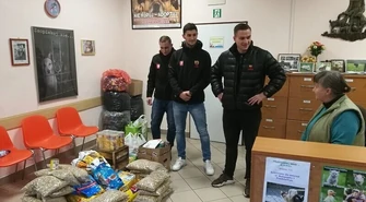 Szczypiorniści i kibice pomagają zwierzętom