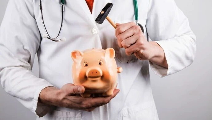 Raport: Polacy wydają niemal 10 mld zł rocznie na zdrowie z własnej kieszeni