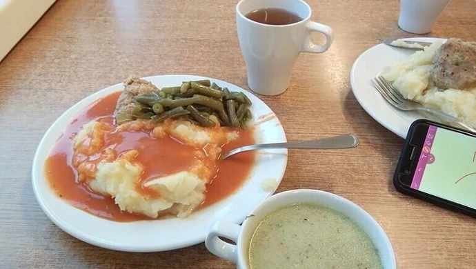 MEN: 720 szkół otrzymało w 2019 r. wsparcie z programu "Posiłek w szkole i w domu"