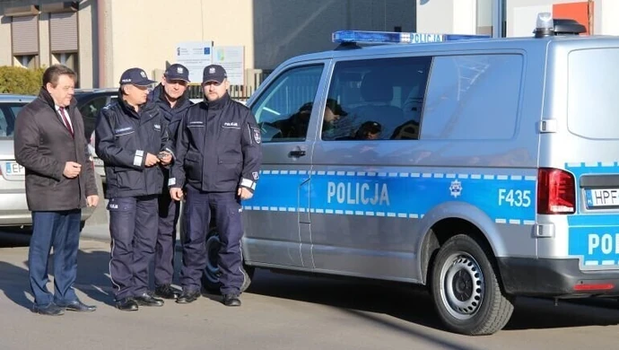 Nowy radiowóz dla policjantów z komisariatu w Grabicy