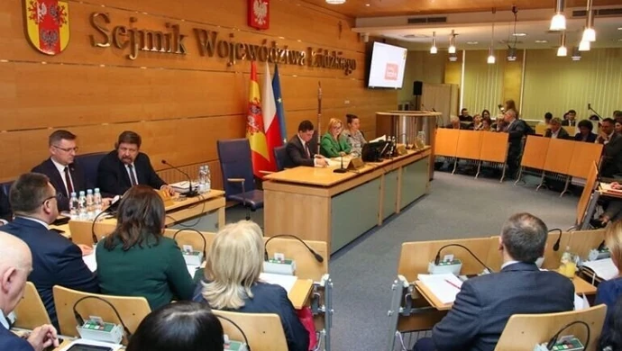 Karta Praw Rodzin w Łódzkiem. &#8222;Ten dokument to skandal, a jego przegłosowanie to hańba&#8221; - twierdzi lewica