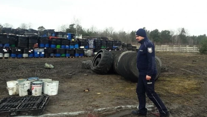 Nielegalne składowisko chemikaliów. Zatrzymano 2 osoby