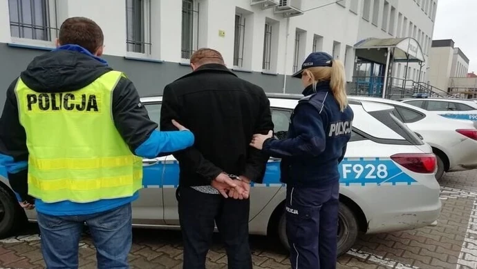 Spowodował kolizję i uciekł. Zatrzymali go po pościgu