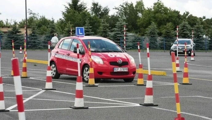 EP czy EPI - kto lepszym kierowcą?