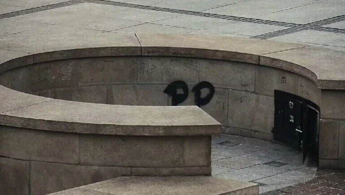 16-latek pomazał "murek" w Rynku Trybunalskim