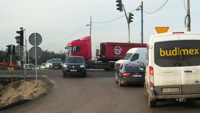 Uważajcie na przejeździe na Twardosławickiej. Nie działa sygnalizacja!