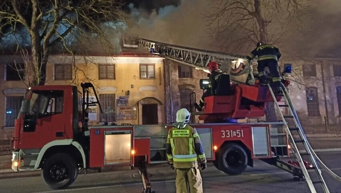Pożar budynku byłego Metalplastu w Piotrkowie (VIDEO)