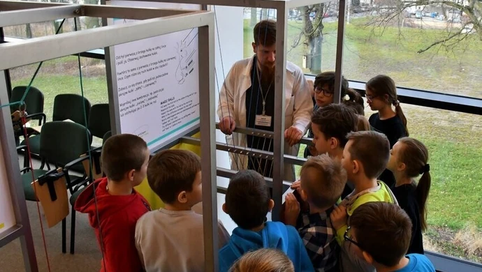 Kolejni młodzi adepci nauk ścisłych odwiedzili Mediatekę