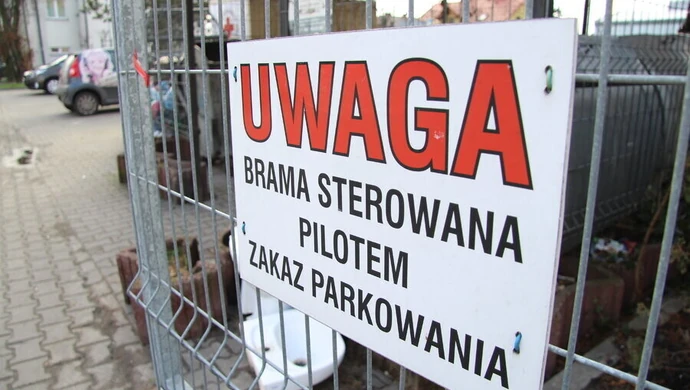 Na ogrodzonym osiedlu od roku nie działają bramy