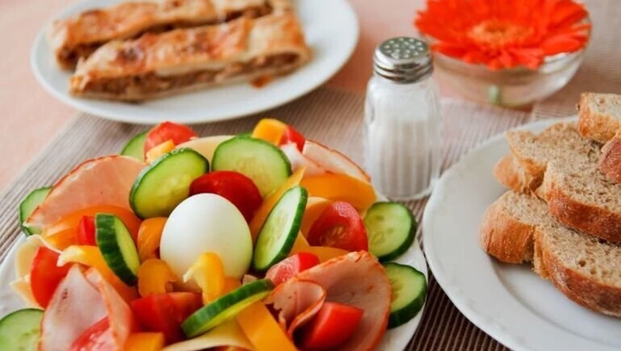 Jedz obfite śniadanie zamiast dużego obiadu - radzą naukowcy