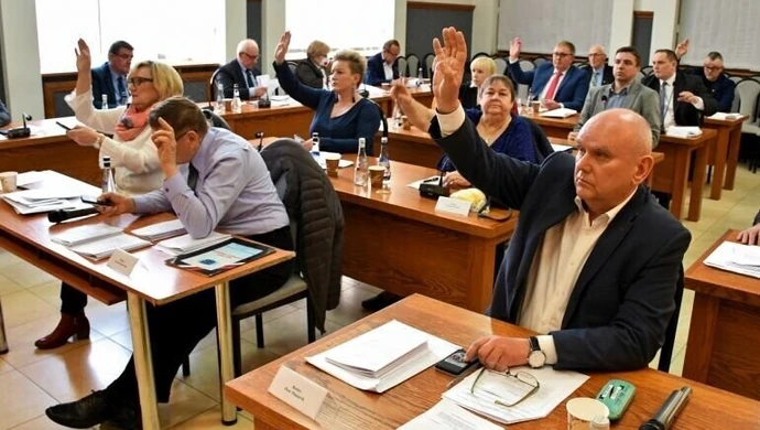 Przekazali pieniądze na respiratory dla szpitala. Co jeszcze na nadzwyczajnej sesji Rady Miasta Piotrkowa?