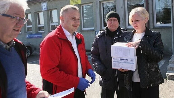 2000 maseczek od powiatu dla szpitali. To jeszcze nie koniec