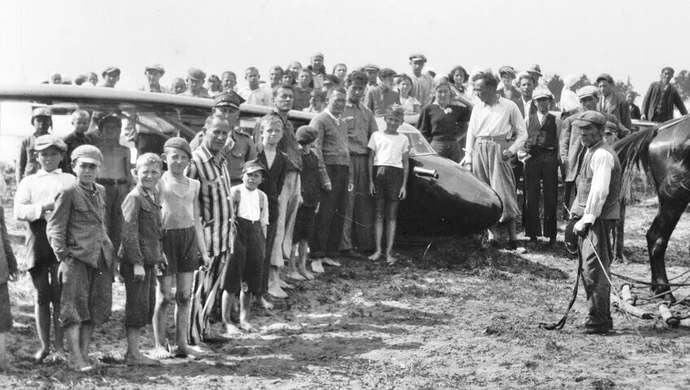 Wyczynowy szybowiec CW-5 bis nad Piotrkowem