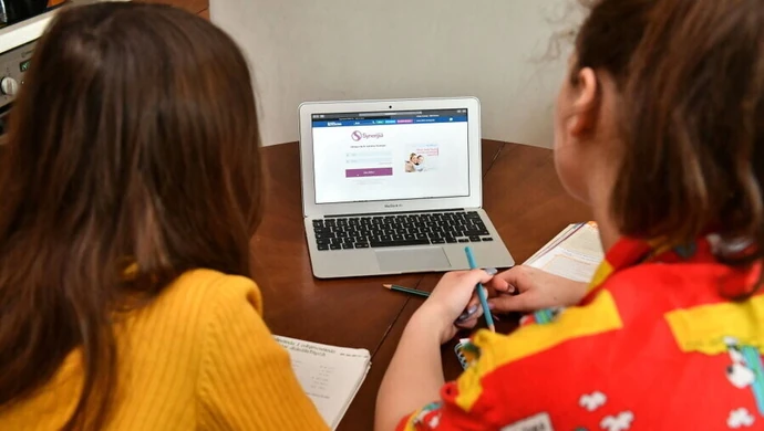 Eksperci: przez pandemię obciążone sieci internetowe i telefoniczne