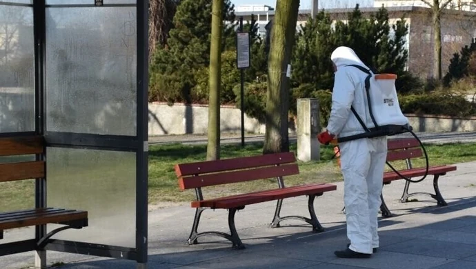 Dezynfekcja na przystankach w Piotrkowie