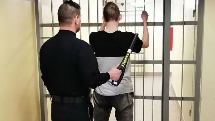 Policyjny pościg przez Witów, Kłudzice, Milejów, Piaski i Rozprzę. Uciekinier miał sporo na sumieniu