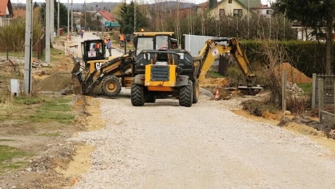 Gmina Wola Krzysztoporska: Ruszyły drogowe inwestycje