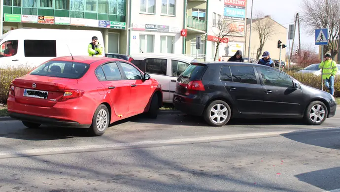 Kolizja w al. Armii Krajowej. Sprawca uciekł z miejsca zdarzenia