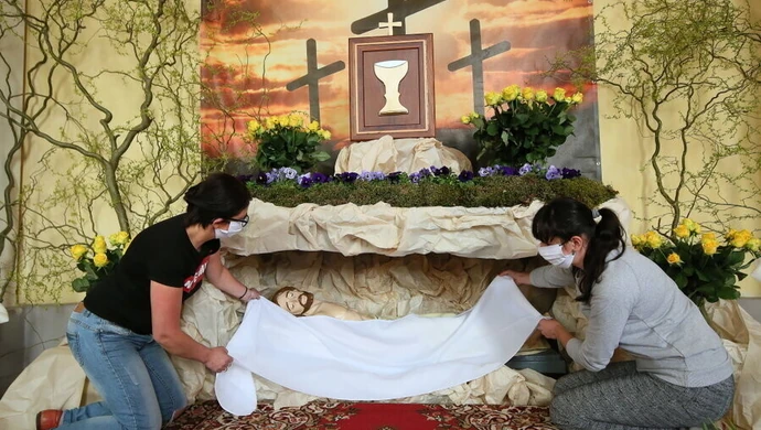 Triduum Paschalne z ograniczeniem udziału wiernych