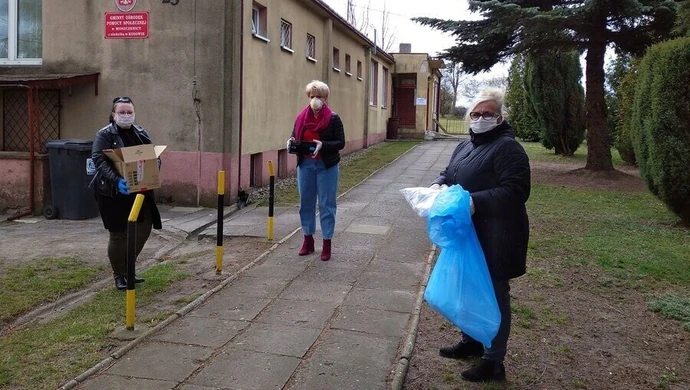 Samorządowcy ufundowali maseczki i rękawiczki dla pracowników GOPS-u i GZOZ-u