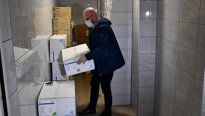 Piotrkowianie też otrzymali darmowe maseczki