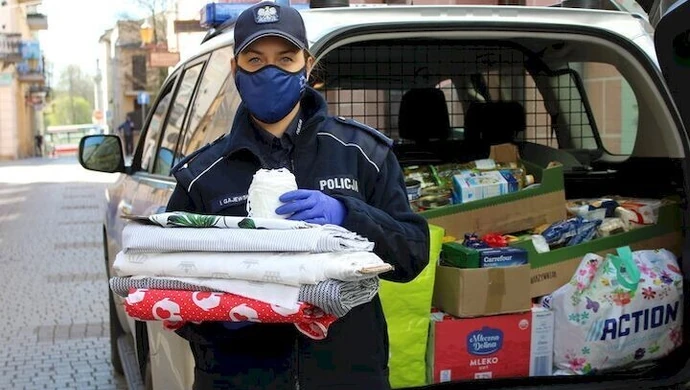 Piotrkowscy policjanci przekazali pomoc Widzialnej Ręce