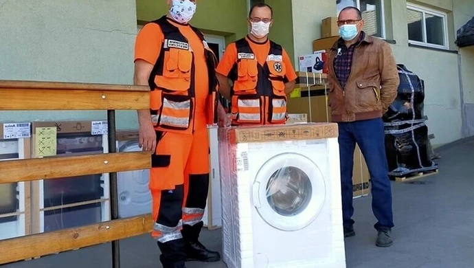 Ratownicy z Wolborza dziękują za pralkę