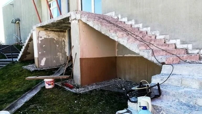 Gmina Wola Krzysztoporska: Remont schodów w Gomulinie