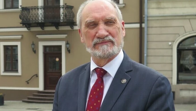 Antoni Macierewicz w Maglu: Znamy główną przyczynę katastrofy smoleńskiej