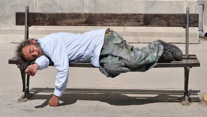 Zostań w domu! - słyszymy codziennie. A co z ludźmi, którzy go nie mają?