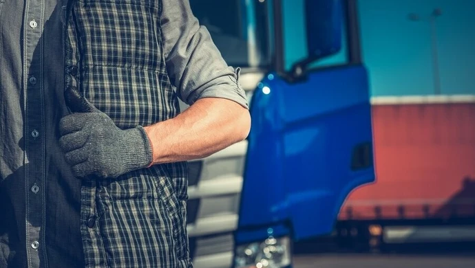 Odkryj 10 najważniejszych zalet monitoringu floty GPS i efektywnie zarządzaj flotą samochodową, maszynami