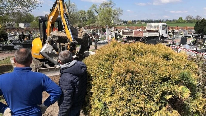 Trwa renowacja kwatery wojennej w Wolborzu