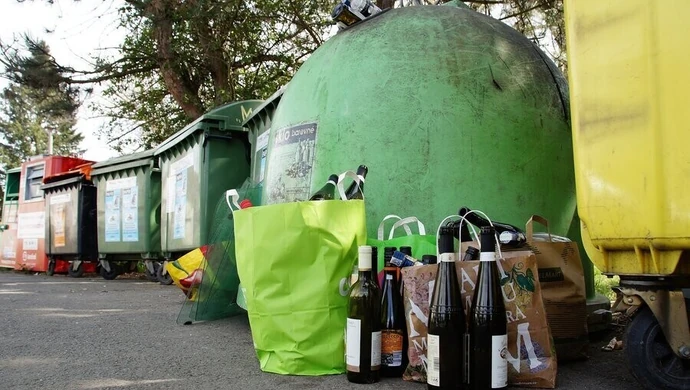 W Sulejowie znów rosną stosy śmieci