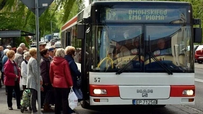 Od poniedziałku dwa sposoby liczenia maksymalnej liczby pasażerów w transporcie