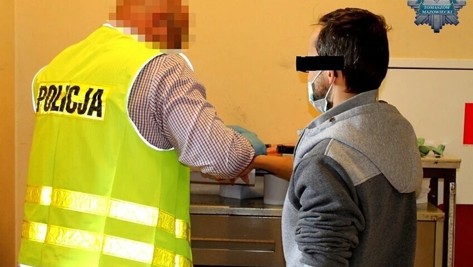 Ukradł paczkę papierosów. Może trafić za kratki na 12 lat
