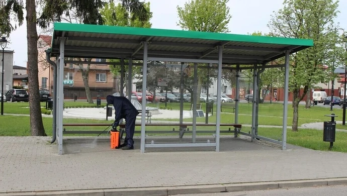 W Rozprzy odświeżyli przystanki