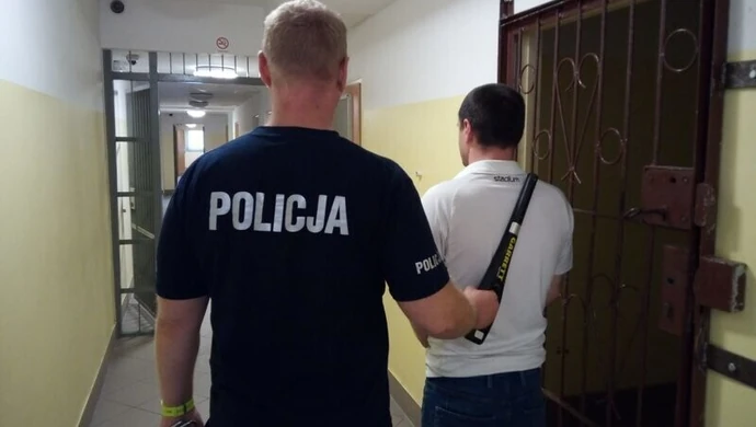 Pijany kierowca chciał potrącić policjanta