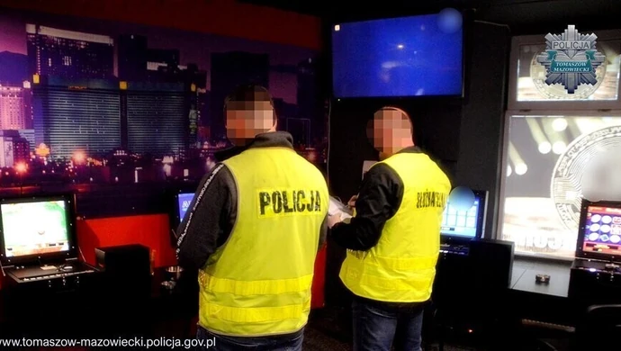 Policjanci przejęli nielegalne automaty do gier